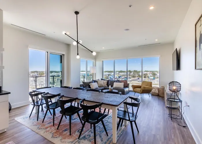 Modern 4 Bedroom Luxury With Rooftop Pool Next To The Hangout! Gulf Shores