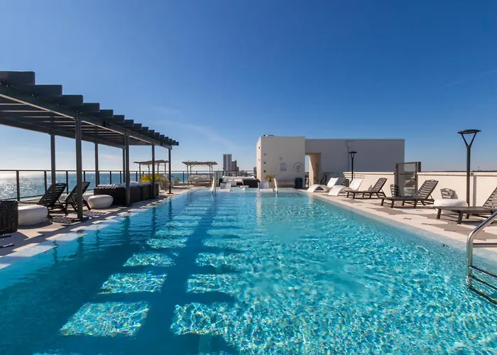 Modern 4 Bedroom Luxury With Rooftop Pool Next To The Hangout! Gulf Shores