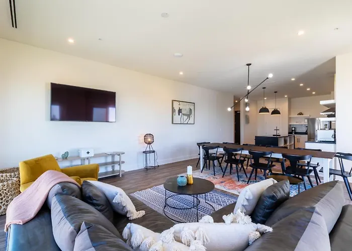 Modern 4 Bedroom Luxury With Rooftop Pool Next To The Hangout! * Gulf Shores