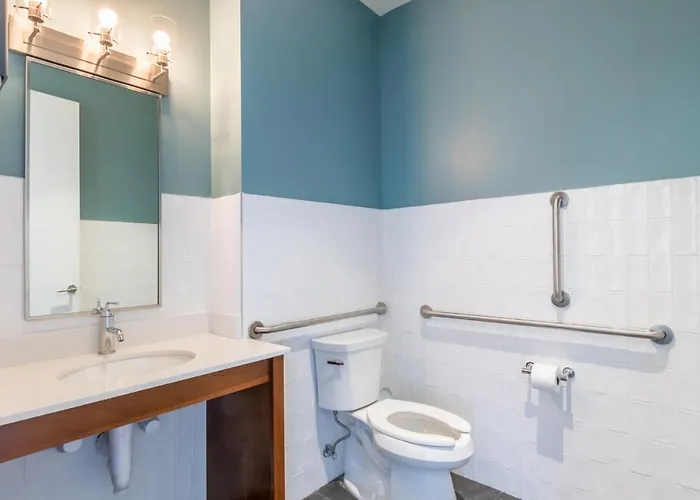 Modern 4 Bedroom Luxury With Rooftop Pool Next To The Hangout! * Gulf Shores