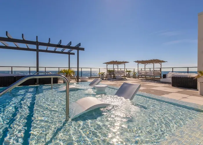 Holiday home Modern 4 Bedroom Luxury With Rooftop Pool Next To The Hangout! Gulf Shores