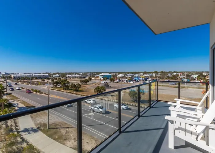 Modern 4 Bedroom Luxury With Rooftop Pool Next To The Hangout! *