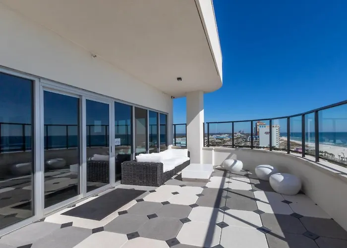 Modern 4 Bedroom Luxury With Rooftop Pool Next To The Hangout! Gulf Shores