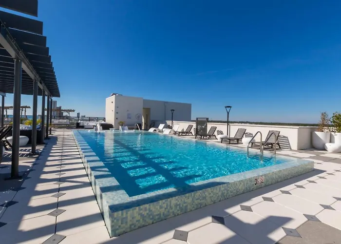 Holiday home Modern 4 Bedroom Luxury With Rooftop Pool Next To The Hangout! Gulf Shores