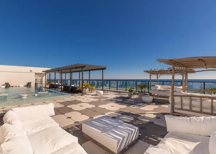 Modern 4 Bedroom Luxury With Rooftop Pool Next To The Hangout! * Gulf Shores