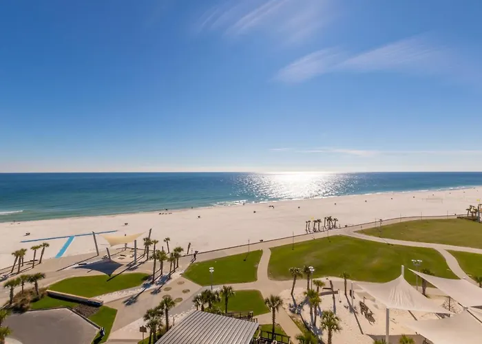 Modern 4 Bedroom Luxury With Rooftop Pool Next To The Hangout!