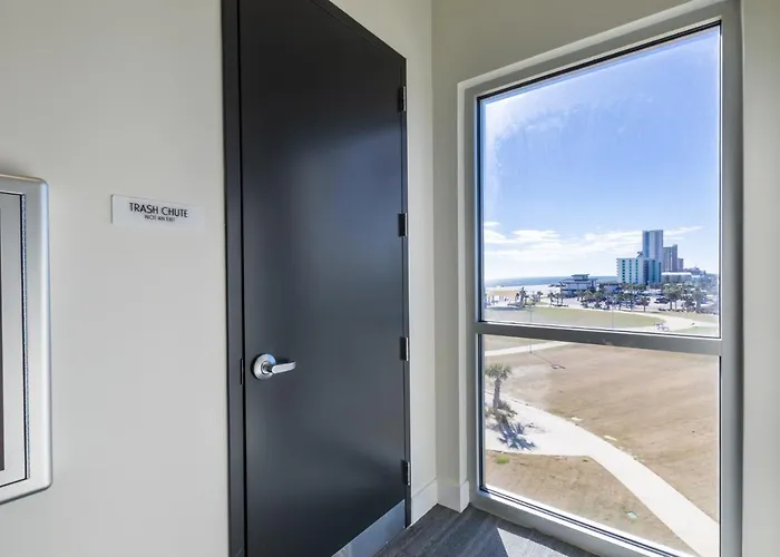 Modern 4 Bedroom Luxury With Rooftop Pool Next To The Hangout! *