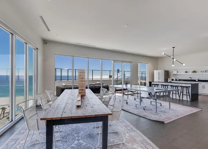 Modern 4 Bedroom Luxury With Rooftop Pool Next To The Hangout! * Gulf Shores