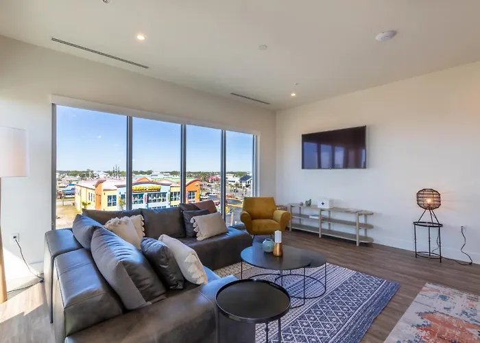 Modern 4 Bedroom Luxury With Rooftop Pool Next To The Hangout! * Gulf Shores
