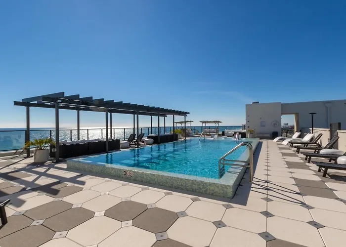 Modern 4 Bedroom Luxury With Rooftop Pool Next To The Hangout! *