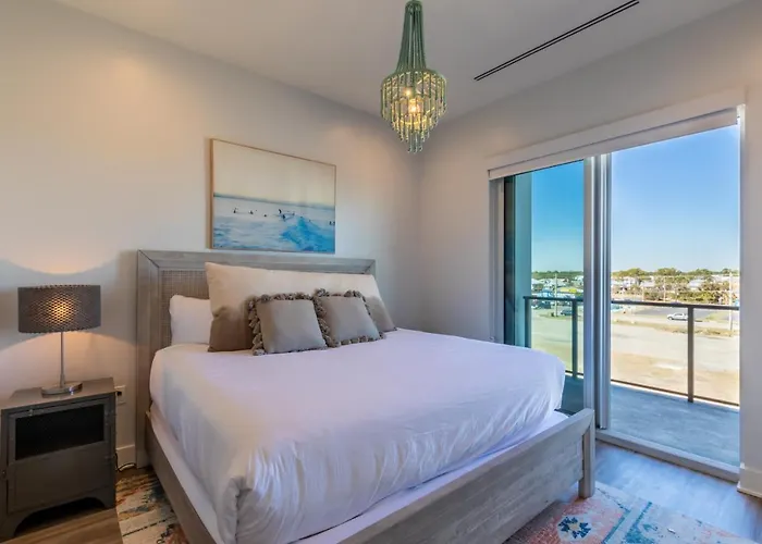 Holiday home Modern 4 Bedroom Luxury With Rooftop Pool Next To The Hangout! Gulf Shores