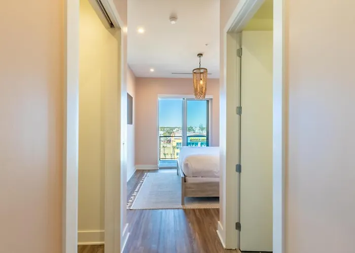 Modern 4 Bedroom Luxury With Rooftop Pool Next To The Hangout! Gulf Shores