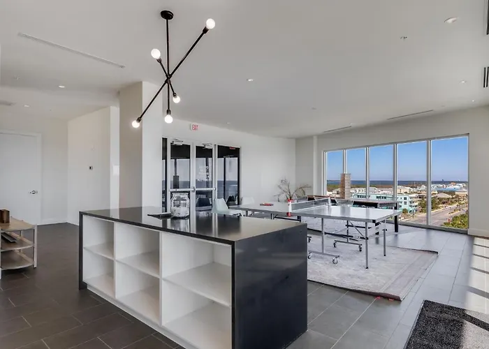 Modern 4 Bedroom Luxury With Rooftop Pool Next To The Hangout! Holiday home Gulf Shores