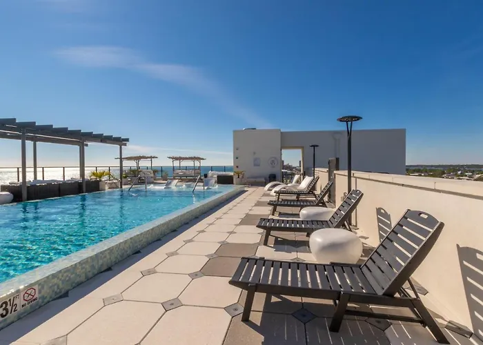 Holiday home Modern 4 Bedroom Luxury With Rooftop Pool Next To The Hangout! Gulf Shores